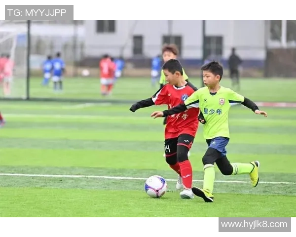 足球快陀螺旋转不停带你领略精彩瞬间与激情对决